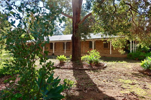Travellers Rest Motel - Accommodation Gladstone 0