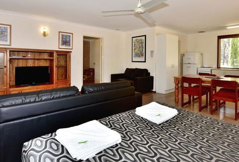 Travellers Rest Motel - Accommodation Gladstone 3