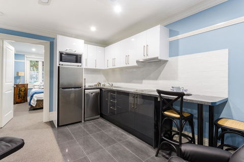 Blue Door Apartments - Accommodation Gladstone 3