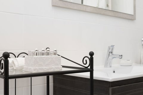 Blue Door Apartments - Accommodation Gladstone 4
