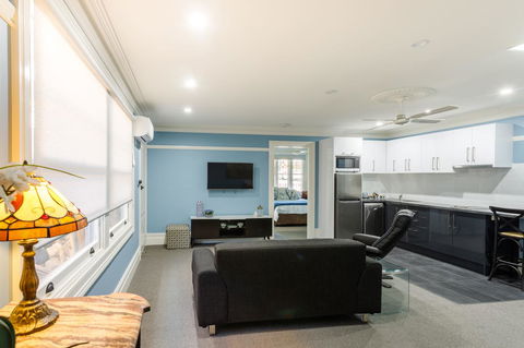 Blue Door Apartments - Accommodation Gladstone 14