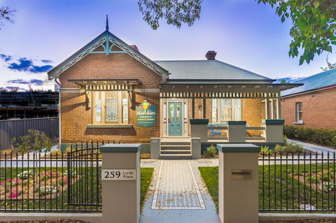 Blue Door Apartments - Accommodation Gladstone 0