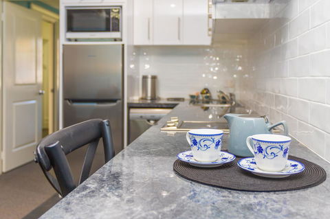 Blue Door Apartments - Accommodation Gladstone 16