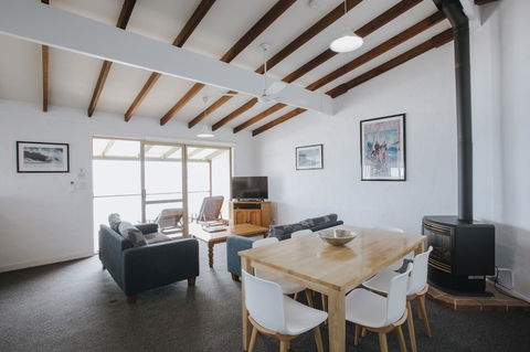Canal Rocks Beachfront Apartments - Accommodation Gladstone 22