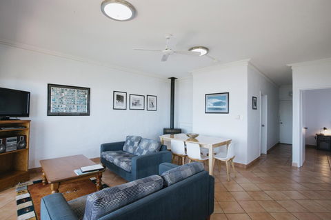 Canal Rocks Beachfront Apartments - Accommodation Gladstone 9