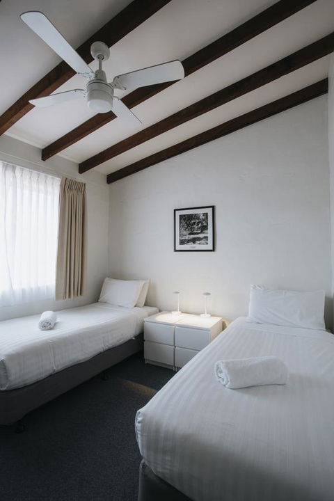 Canal Rocks Beachfront Apartments - Accommodation Gladstone 12