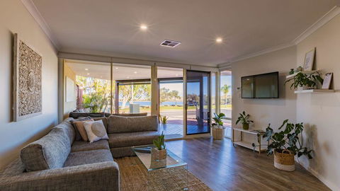 Starboard Views Kalbarri - River Front Apartment - Accommodation Gladstone 0