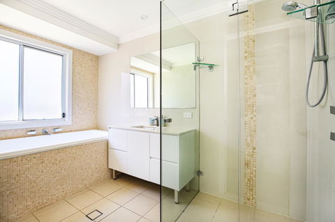 Calming Waters - Pet Friendly - Community Pool - Accommodation Gladstone 23
