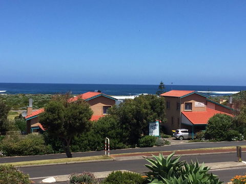 Beachside Prevelly Villas - Accommodation Gladstone 0