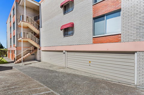 Laman Lodge, Unit 2, 15 Laman Street - Accommodation Gladstone 14