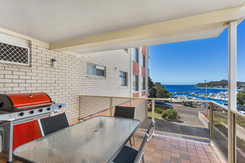 Laman Lodge, Unit 2, 15 Laman Street - Accommodation Gladstone 12