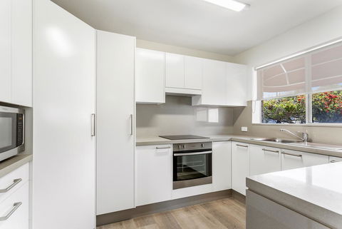 Laman Lodge, Unit 2, 15 Laman Street - Accommodation Gladstone 7