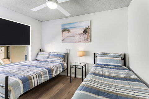 Laman Lodge, Unit 2, 15 Laman Street - Accommodation Gladstone 10