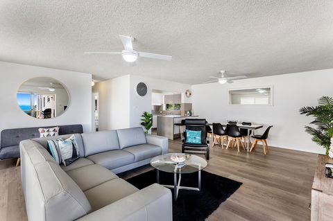 Laman Lodge, Unit 2, 15 Laman Street - Accommodation Gladstone 3