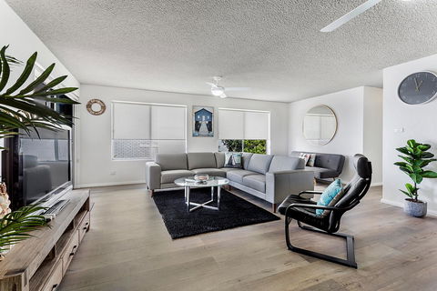 Laman Lodge, Unit 2, 15 Laman Street - Accommodation Gladstone 1