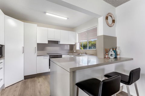 Laman Lodge, Unit 2, 15 Laman Street - Accommodation Gladstone 6