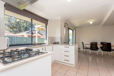 Country Comfort Perth - Accommodation Gladstone 12