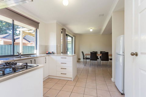 Country Comfort Perth - Accommodation Gladstone 10
