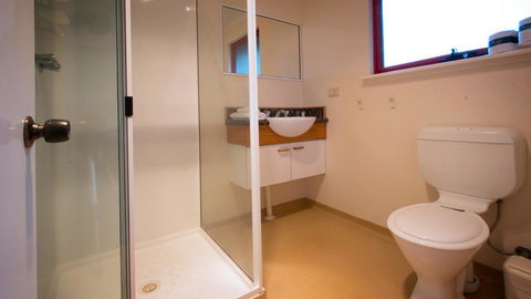 Karri Mia Chalets And Studios - Accommodation Gladstone 26