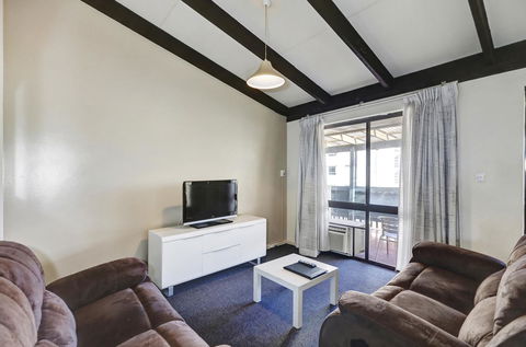 West Beach Lagoon 123 - Location & Views!!! - Accommodation Gladstone 6
