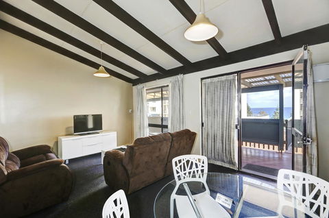 West Beach Lagoon 123 - Location & Views!!! - Accommodation Gladstone 11