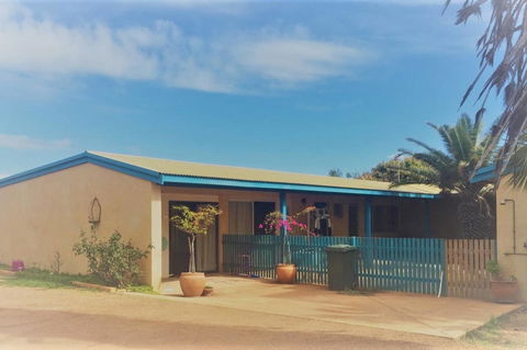 Surf Shack - Accommodation Gladstone 3