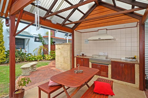 Dolphin Lodge Albany - Self Contained Apartments At Middleton Beach - Accommodation Gladstone 18