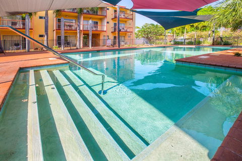 The Continental Hotel - Accommodation Gladstone 6