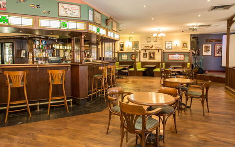 The Continental Hotel - Accommodation Gladstone 3