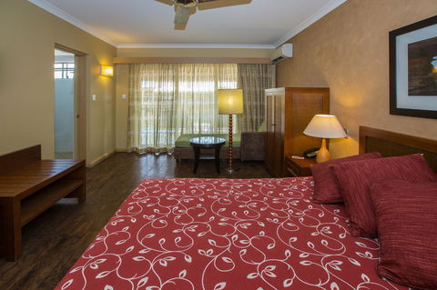 The Continental Hotel - Accommodation Gladstone 32