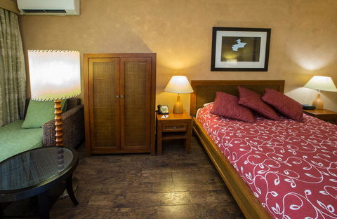 The Continental Hotel - Accommodation Gladstone 17