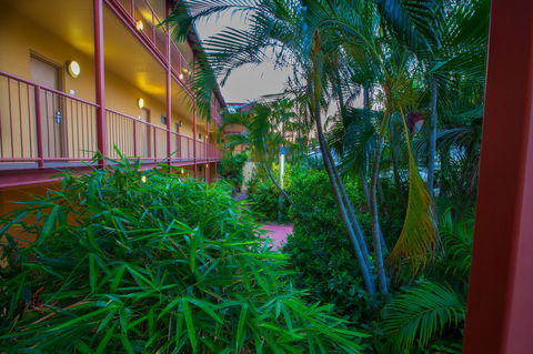 The Continental Hotel - Accommodation Gladstone 22
