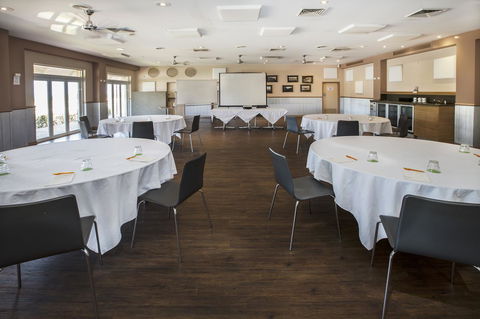 The Continental Hotel - Accommodation Gladstone 19