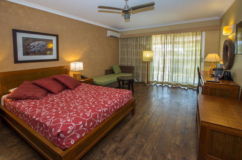 The Continental Hotel - Accommodation Gladstone 1