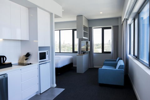 The Gerald Apartment Hotel - Accommodation Gladstone 4