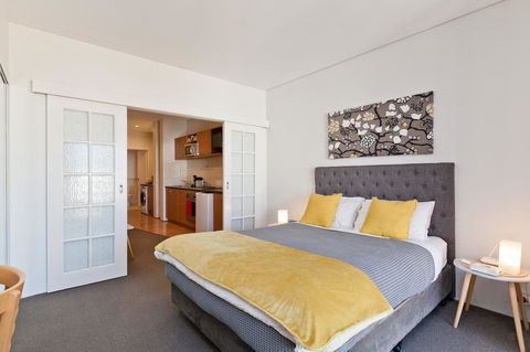 Central City Exclusive Apartments - Accommodation Gladstone 6