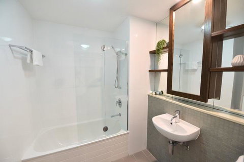 East On Byron - Accommodation Gladstone 32