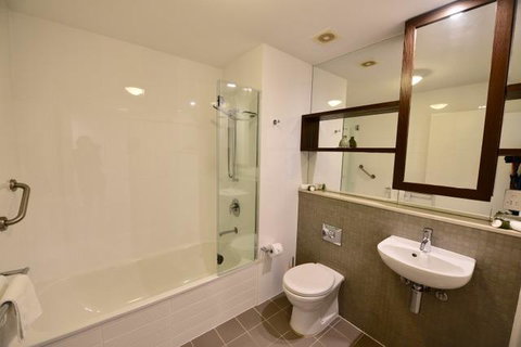 East On Byron - Accommodation Gladstone 6