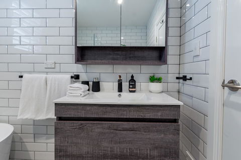 Heritage Townhouse Near Harbour Bridge - Accommodation Gladstone 15