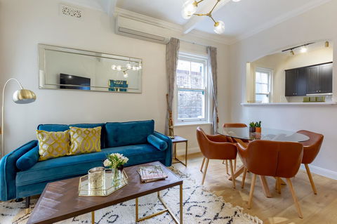 Heritage Townhouse Near Harbour Bridge - Accommodation Gladstone 0
