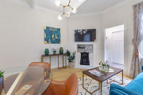 Heritage Townhouse Near Harbour Bridge - Accommodation Gladstone 17
