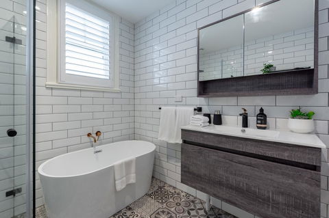 Heritage Townhouse Near Harbour Bridge - Accommodation Gladstone 9