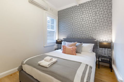 Heritage Townhouse Near Harbour Bridge - Accommodation Gladstone 19
