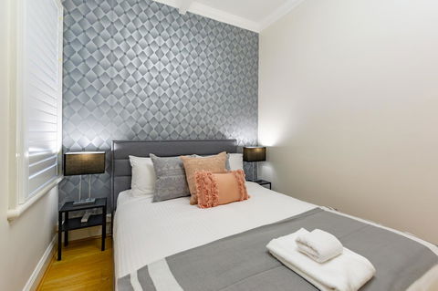 Heritage Townhouse Near Harbour Bridge - Accommodation Gladstone 27