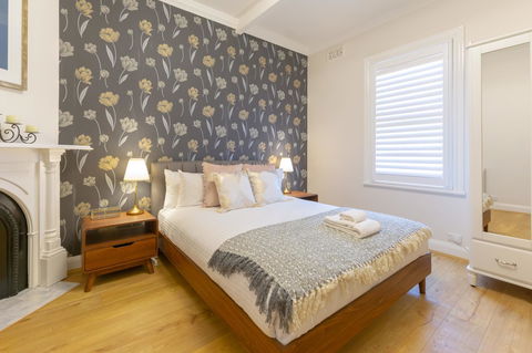 Heritage Townhouse Near Harbour Bridge - Accommodation Gladstone 36