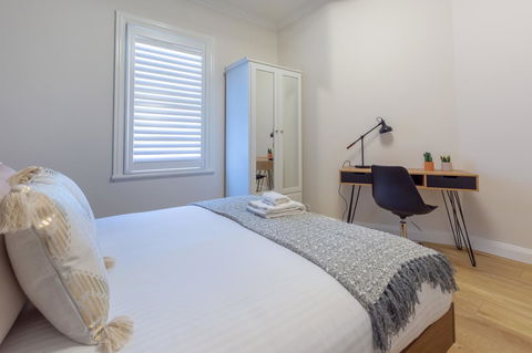 Heritage Townhouse Near Harbour Bridge - Accommodation Gladstone 6