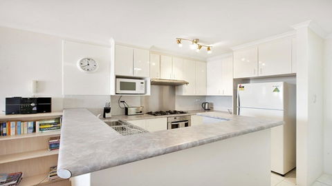 Darling Harbor Apartment - Accommodation Gladstone 2