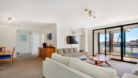 Darling Harbor Apartment - Accommodation Gladstone 1