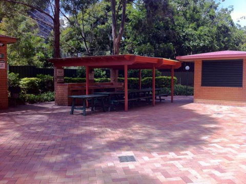 Darling Harbor Apartment - Accommodation Gladstone 11