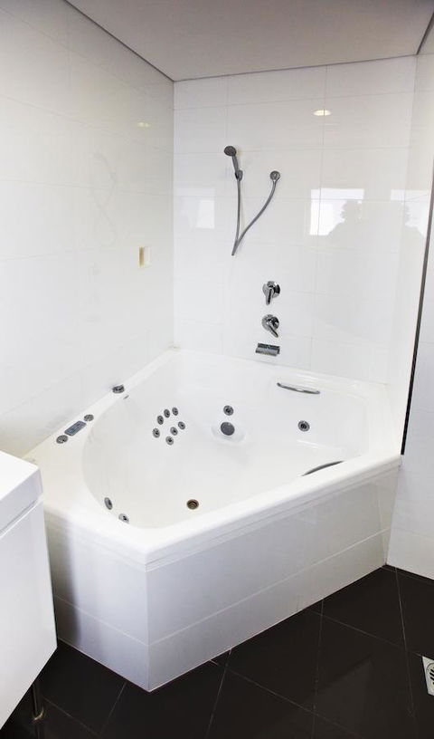 Jesmond Executive Villas - Accommodation Gladstone 37